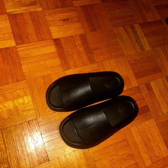 Black slides - Picture 1 of 2